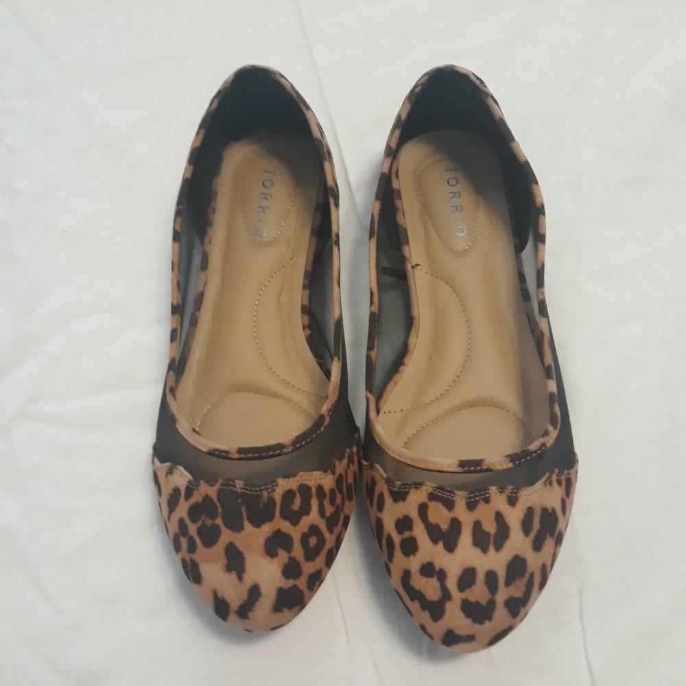TORRID SIZE 9.5 WIDE ANIMAL PRINT FAUX SUEDE MESH FLATS